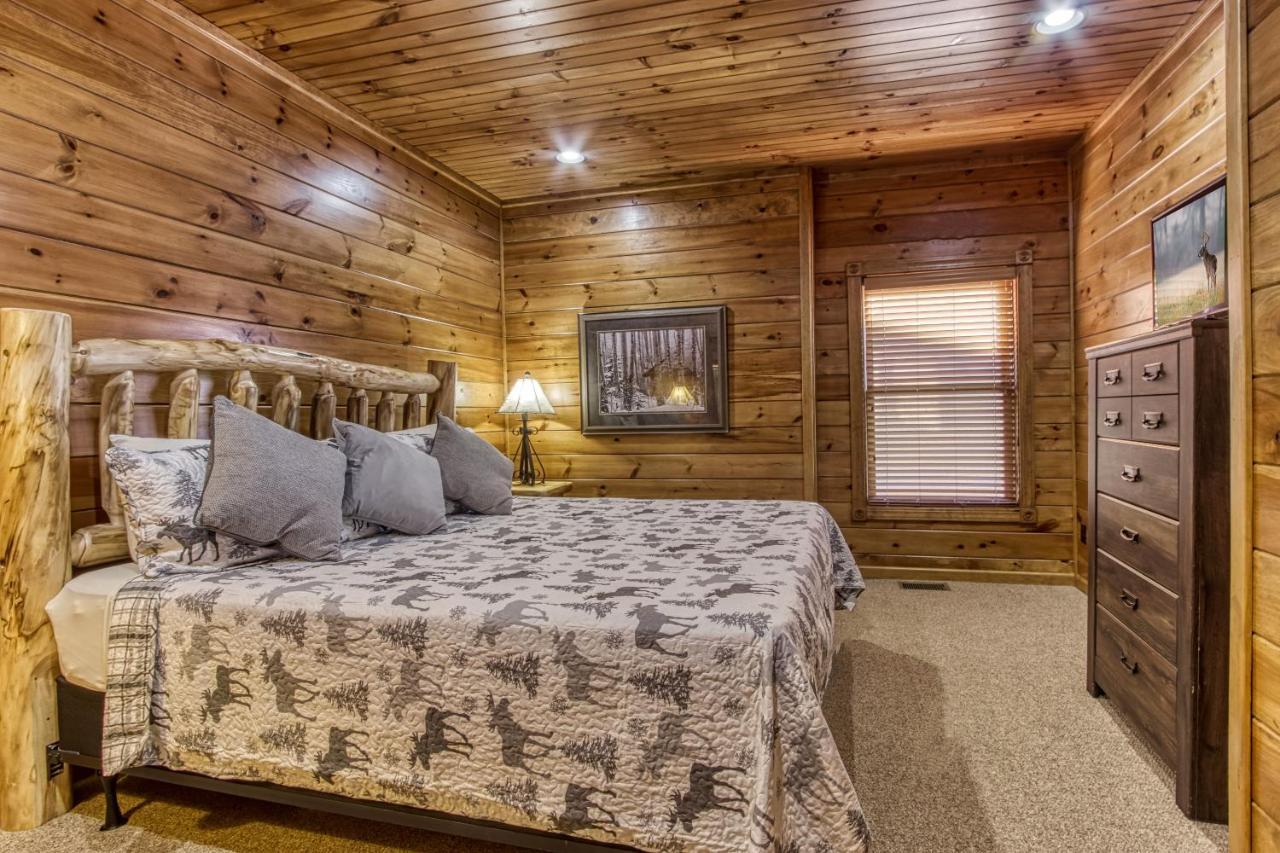 Lazy Bear Lodge, Hot Tub, Resort Pool, Wifi, 1089 Free Tickets Each Paid Day, Dollywood And More Gatlinburg Exterior photo