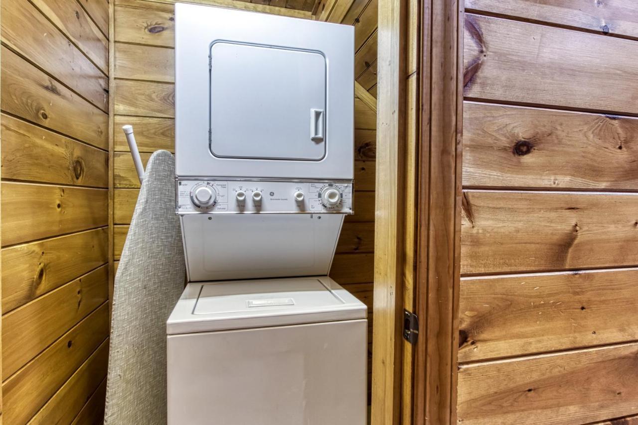 Lazy Bear Lodge, Hot Tub, Resort Pool, Wifi, 1089 Free Tickets Each Paid Day, Dollywood And More Gatlinburg Exterior photo