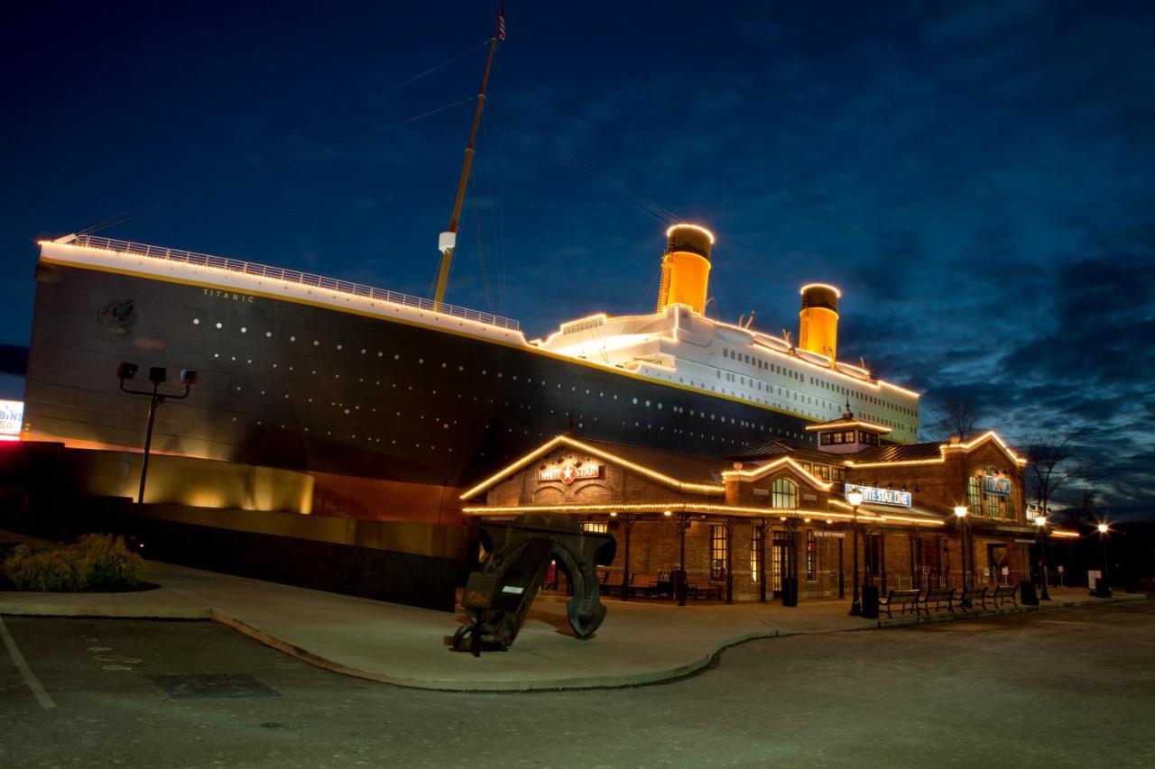 Lazy Bear Lodge, Hot Tub, Resort Pool, Wifi, 1089 Free Tickets Each Paid Day, Dollywood And More Gatlinburg Exterior photo