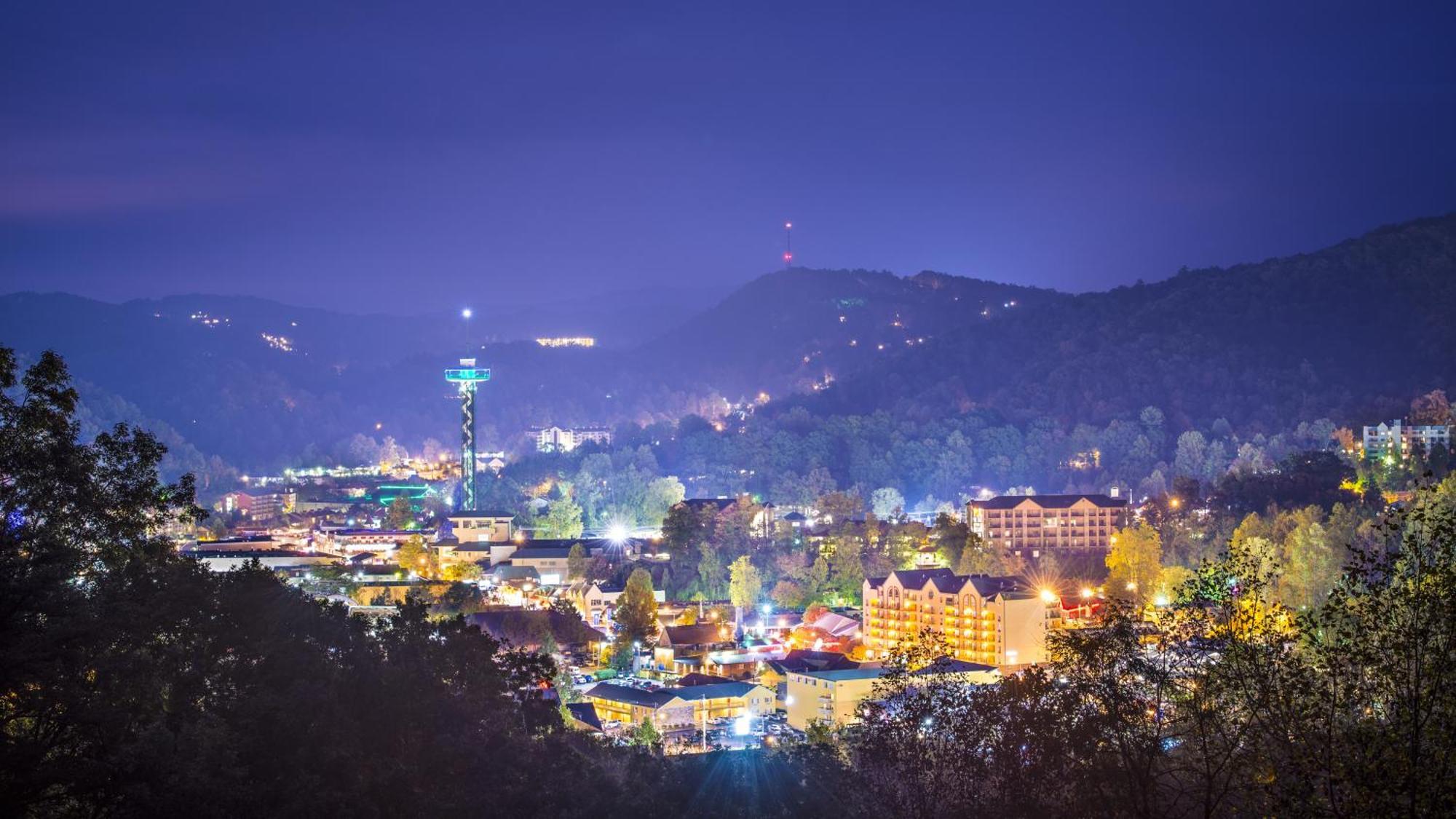Lazy Bear Lodge, Hot Tub, Resort Pool, Wifi, 1089 Free Tickets Each Paid Day, Dollywood And More Gatlinburg Exterior photo